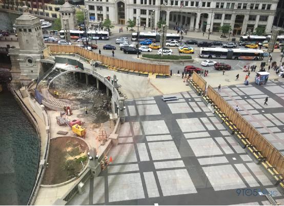 来看苹果正在搭建的水景Apple Store零售店