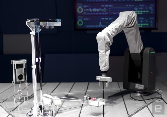 三星在WMC上用机械手臂展示了5G应用潜力