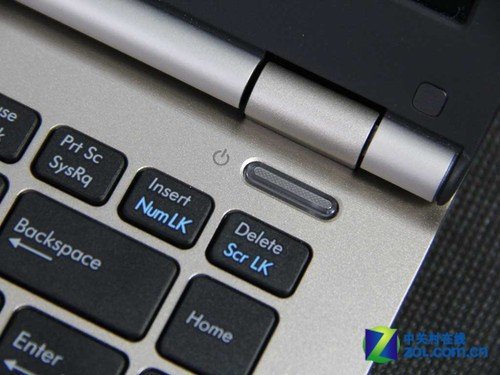 两枚按键同时采用了软性材质