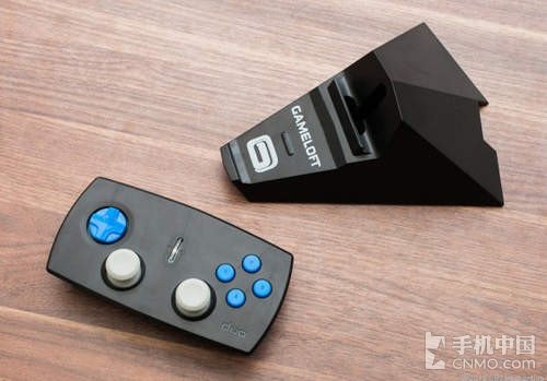Gameloft打造 Duo Gamer iPad游戏手柄