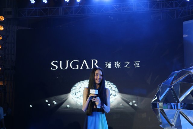 施华洛世奇发布首饰手机SUGAR