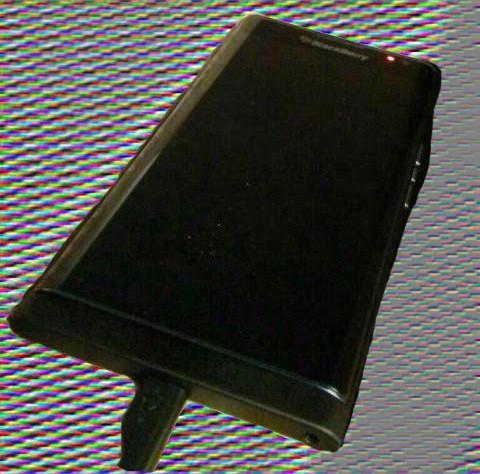 双曲面屏幕 黑莓首款安卓手机真机谍照曝光