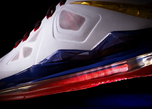 耐克LeBron X战靴配Nike+技术 可追踪垂直弹跳