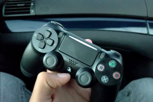 不怕坐的远 PS4 Slim手柄或支持5GHz频段连接
