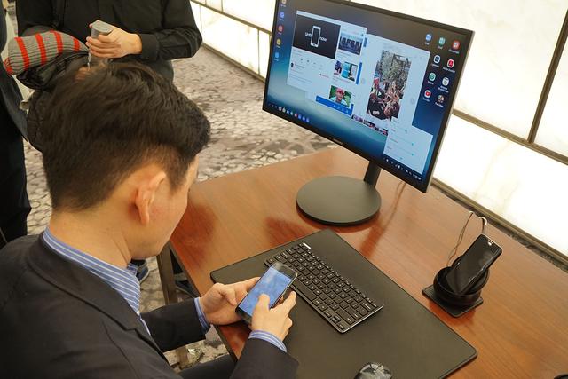 三星S8发布 除了全面屏和虹膜识别还能秒变PC