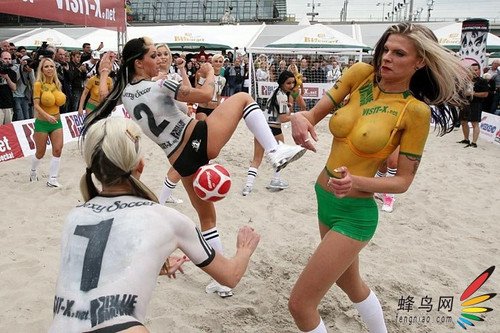 德国女优彩绘<em>人体</em>迎首战_数码_腾讯网