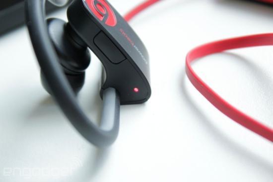 Beats全新無線入耳式耳掛Powerbeats2上手