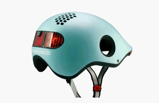 这头盔可以让骑行更安全 还可以手势控制