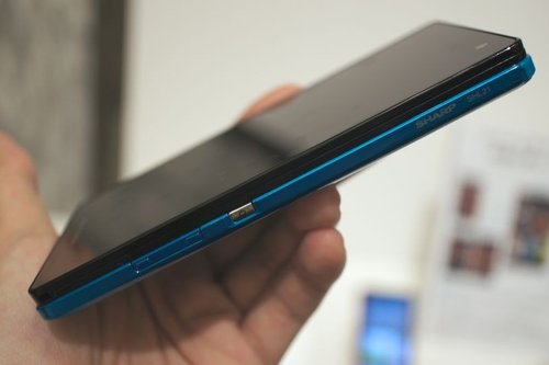 4.7寸双核新机 夏普AQUOS PHONE SERIE