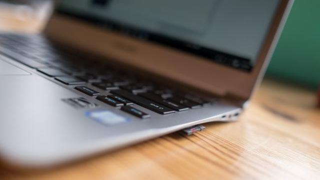  三星Notebook 9上手：屏幕接近完美 电池续航时间短