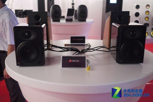桌面监听组合 惠威H5音箱亮相白天鹅展