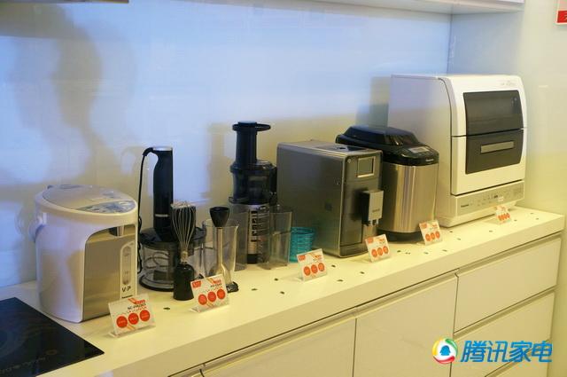 松下发布顶置压缩机冰箱 冷冻室容量大可全开