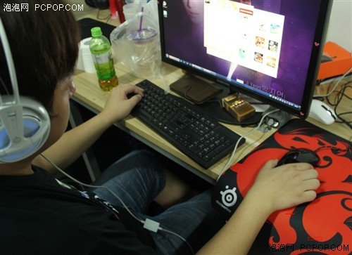 天禄CS战队试用赛睿Sensei RAW鼠标