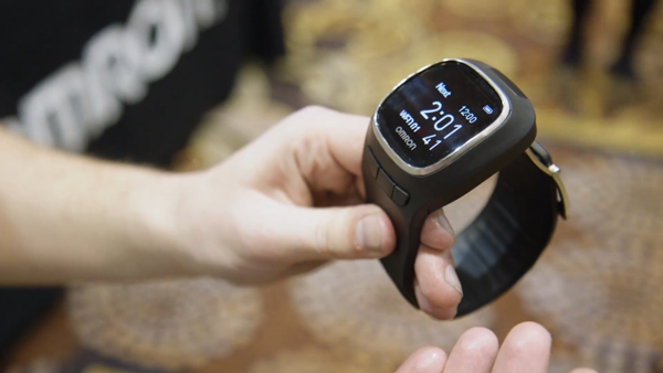 欧姆龙发布新款血压计 更像智能手表