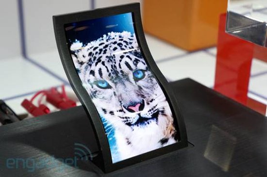 LG 5英寸OLED柔性屏幕上手试玩 多种分辨率选择
