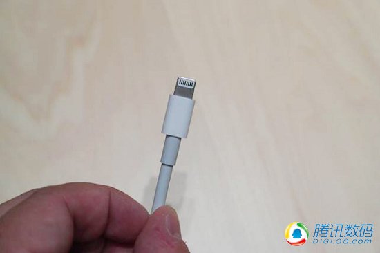苹果iPhone 5现场体验 轻薄宽屏是亮点