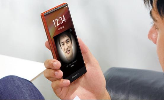 夏普推出5.4英寸无边框手机 屏占比达81%