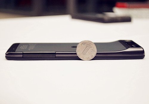 摩托罗拉RAZR归来 7.1毫米双核智能手机