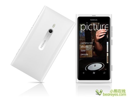 诺基亚Lumia 800白色版在新加坡上市