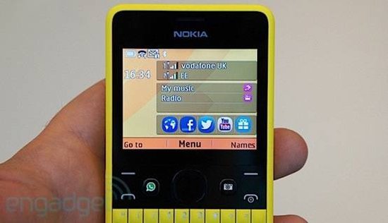 诺基亚Asha 210上手:不支持微信的全键盘社交