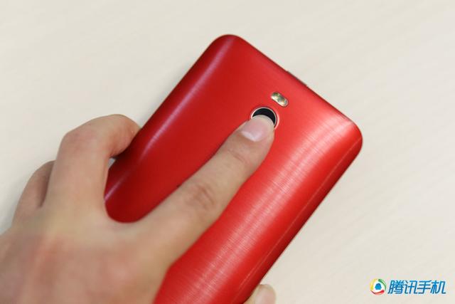 华硕ZenFone 2评测：有突破，也有不足