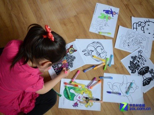 画报与手工剪纸等是儿童童年最美好的记忆