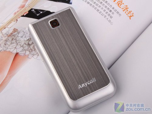 天翼3G定制素雅翻盖设计 三星S559评测
