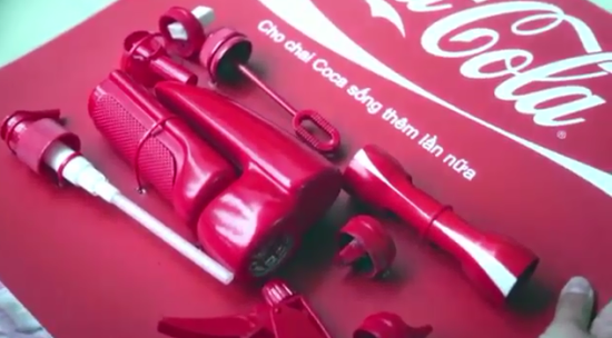 可口可乐将废旧饮料瓶72变生活用品