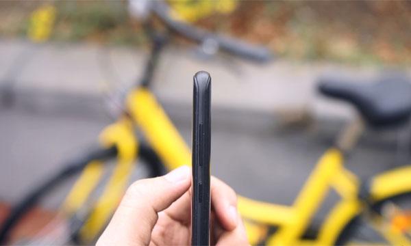 搞機番外篇：三星S8機模上手 多出一個洞是什么？