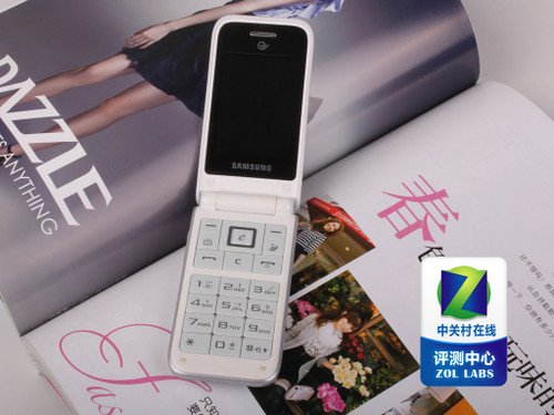 天翼3G定制素雅翻盖设计 三星S559评测