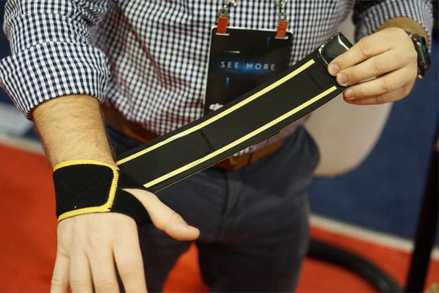 用脸去测泰森的出拳速度？还选这个智能拳套吧