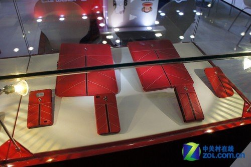 法拉利来客串 多款跑车授权配件亮相