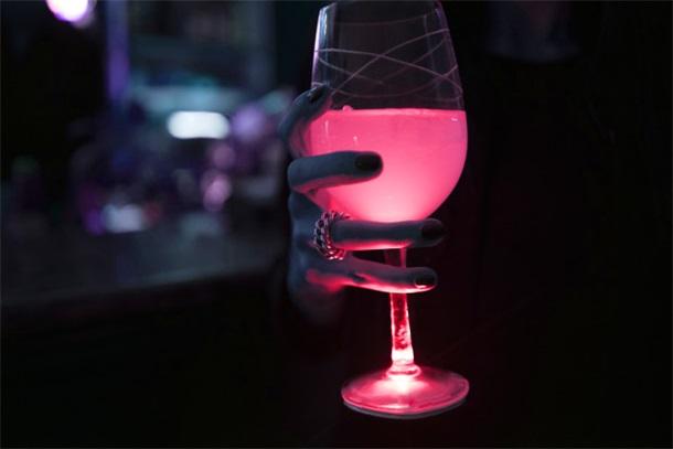 夜店泡吧必备 LED智能酒杯让你成为众人焦点_数码_腾讯网