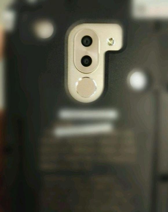 华为Mate 9谍照再曝光 6寸屏+麒麟960