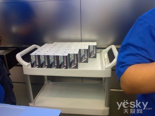 西单大悦城苹果店 购买iPhone 4小编初体验