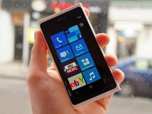 动态磁铁界面 诺基亚Lumia 800报2420元