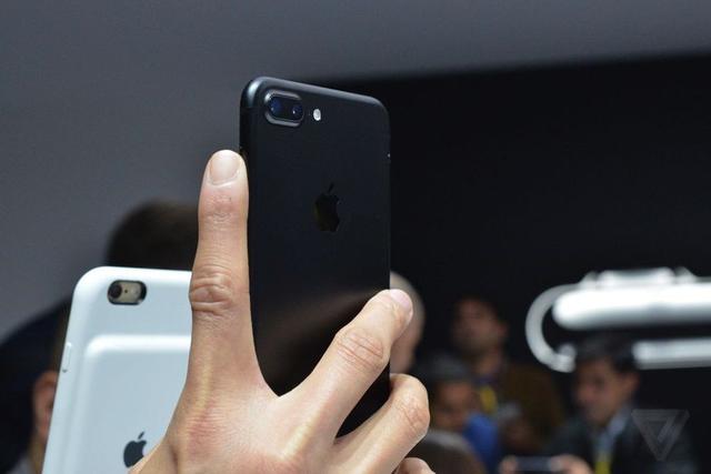 iPhone 7/7 Plus试玩体验 Home键手感差劲