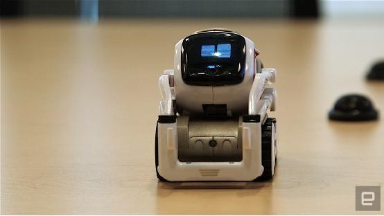 这个机器人以前是黑客的玩具 现在你也能玩了