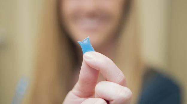 孩子都不爱刷牙 假如用这颗“糖”代替牙膏呢?
