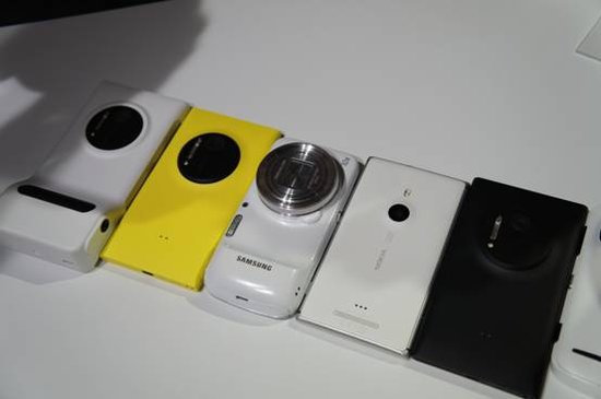 腾讯数码 钱小磊发自纽约 诺基亚今天在发布了采用Windows Phone操作系统的Lumia系列新机。