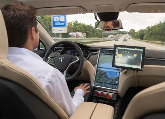 TomTom为无人驾驶汽车提供精准导航地图数据