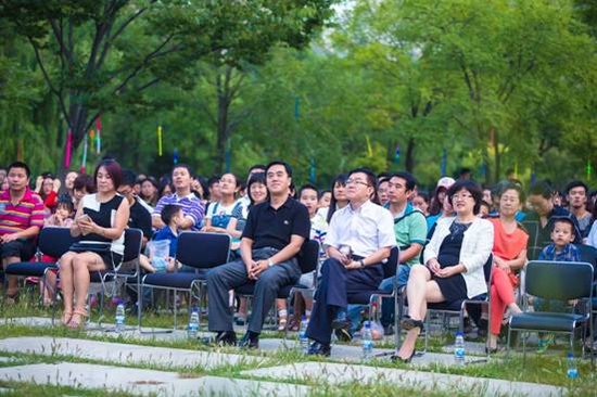 亿达之声东软校园上演草坪交响音乐会