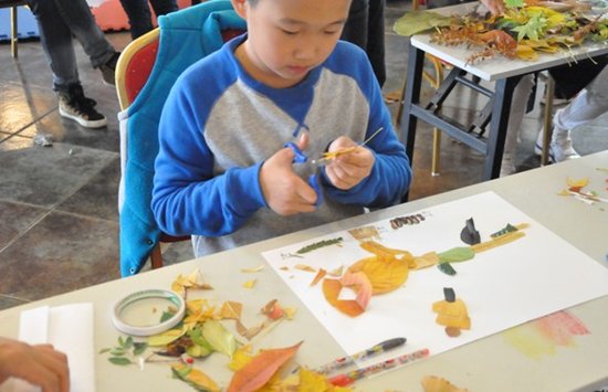 第五郡“家庭亲子树叶剪贴画”比赛温情落幕_房产_腾讯网