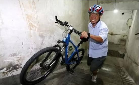 儿女坐拥上海十多套房 大叔留在杭州当保安_频