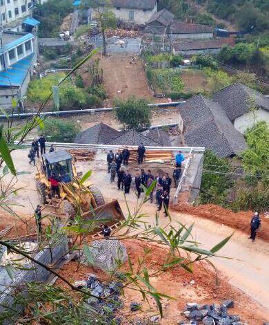 家住广西天峨县向阳镇燕来村燕来街的陈建叶,半年来窝着一肚子气