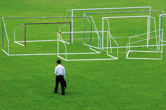 考研考公失利急奔最后招聘会 招聘现场有点冷