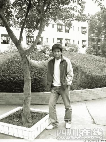 高三毕业生刊登“招校启事” 事后称是发泄 资中高3毕业生提