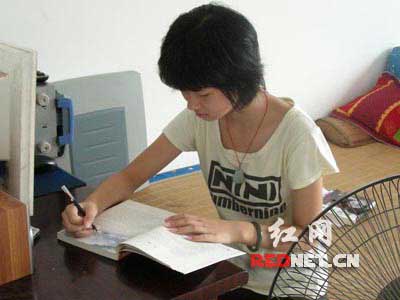 图:湖南邵东12岁<em>农村女孩</em>考上湖南师范大学_新