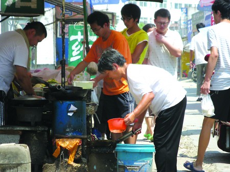 考研热搅动校园暑期消费 卖盒饭日收入四五百
