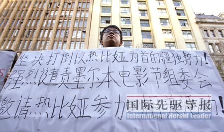 海外视角:中国海外留学生的爱国成长路_出国新